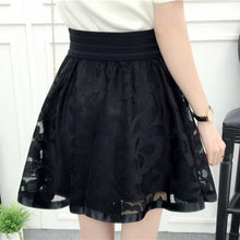 Fusta mini, neagra, cu talie inalta pe elastic, evazata, o fusta scurta cu croiala tip umbrela, din tul gen plasa