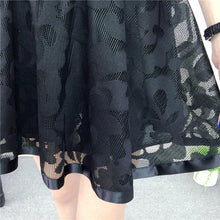 Fusta mini, neagra, cu talie inalta pe elastic, evazata, o fusta scurta cu croiala tip umbrela, din tul gen plasa